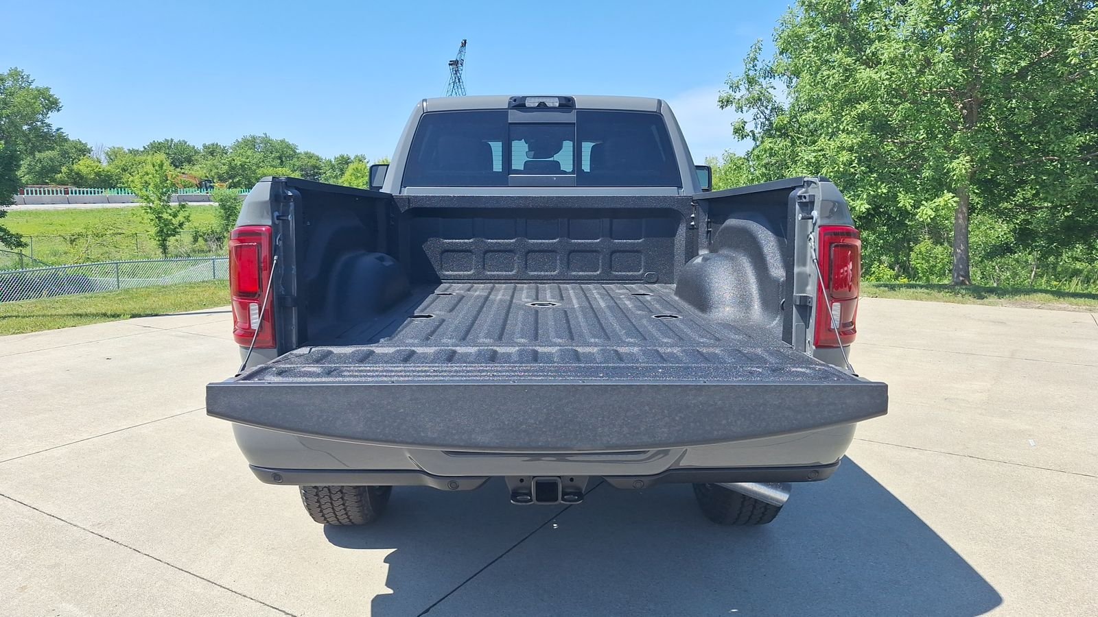 New 2026 Ceramic Gray Clear-Coat Exterior Paint RAM Laramie image 13