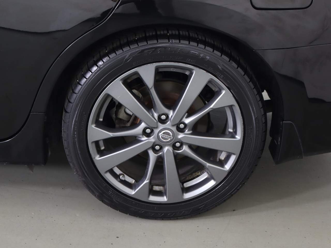 Used 2018 Black Nissan 2.5 SR image 7