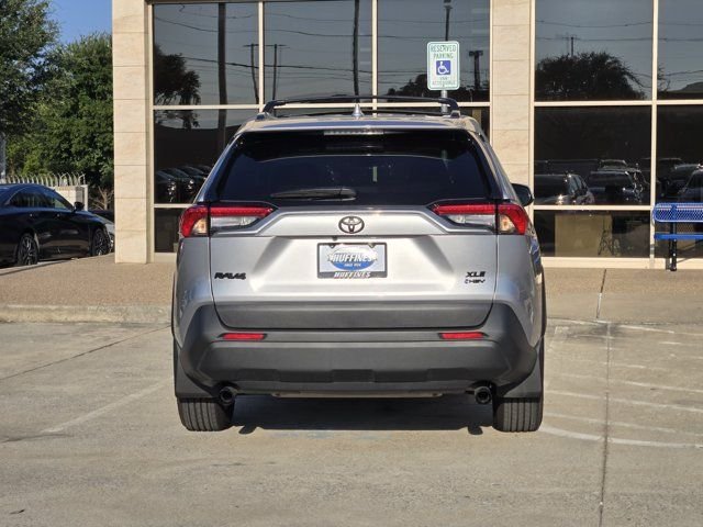 Used 2025 Silver Sky Metallic Toyota XLE image 7