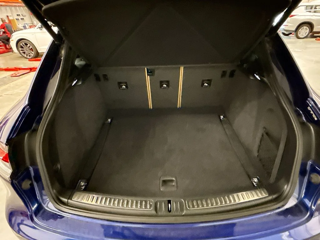 Used 2022  Porsche Base image 27