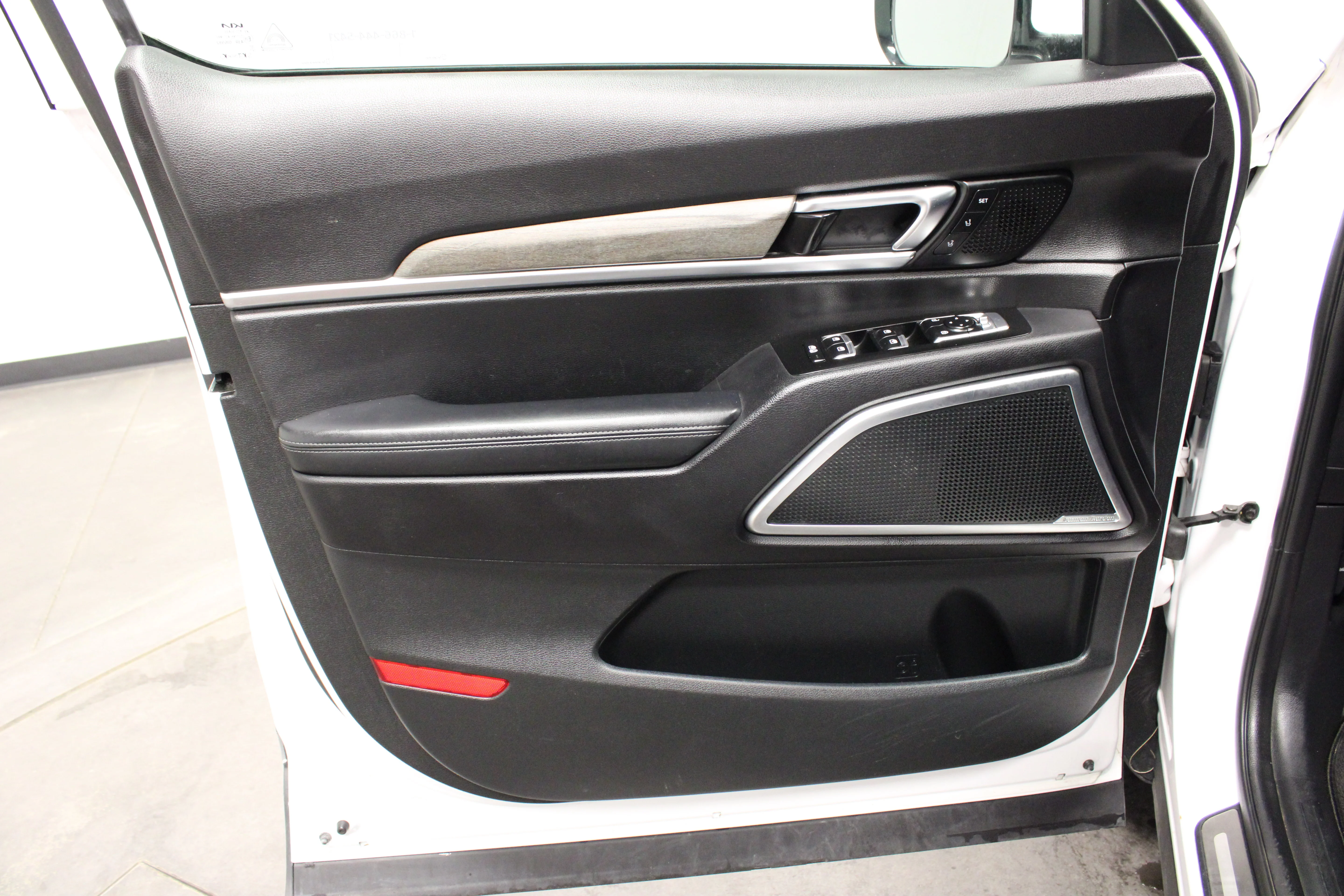 Used 2022 Glacial White Pearl Kia SX image 21