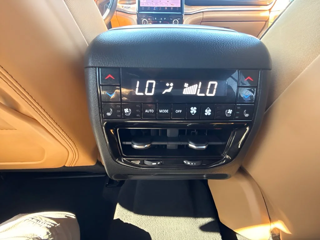 Used 2025 White Jeep Summit image 13