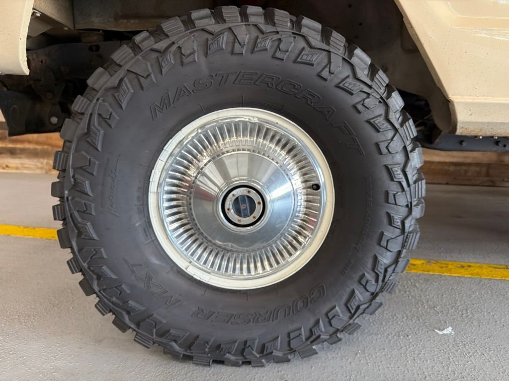 Used 1985  Jeep Base image 3
