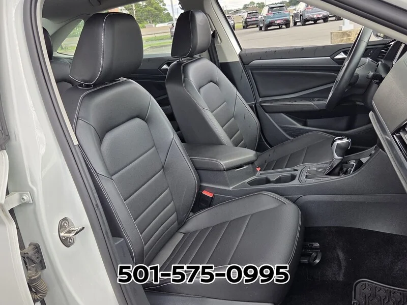 Used 2024 Opal White Volkswagen SE AUTO image 18