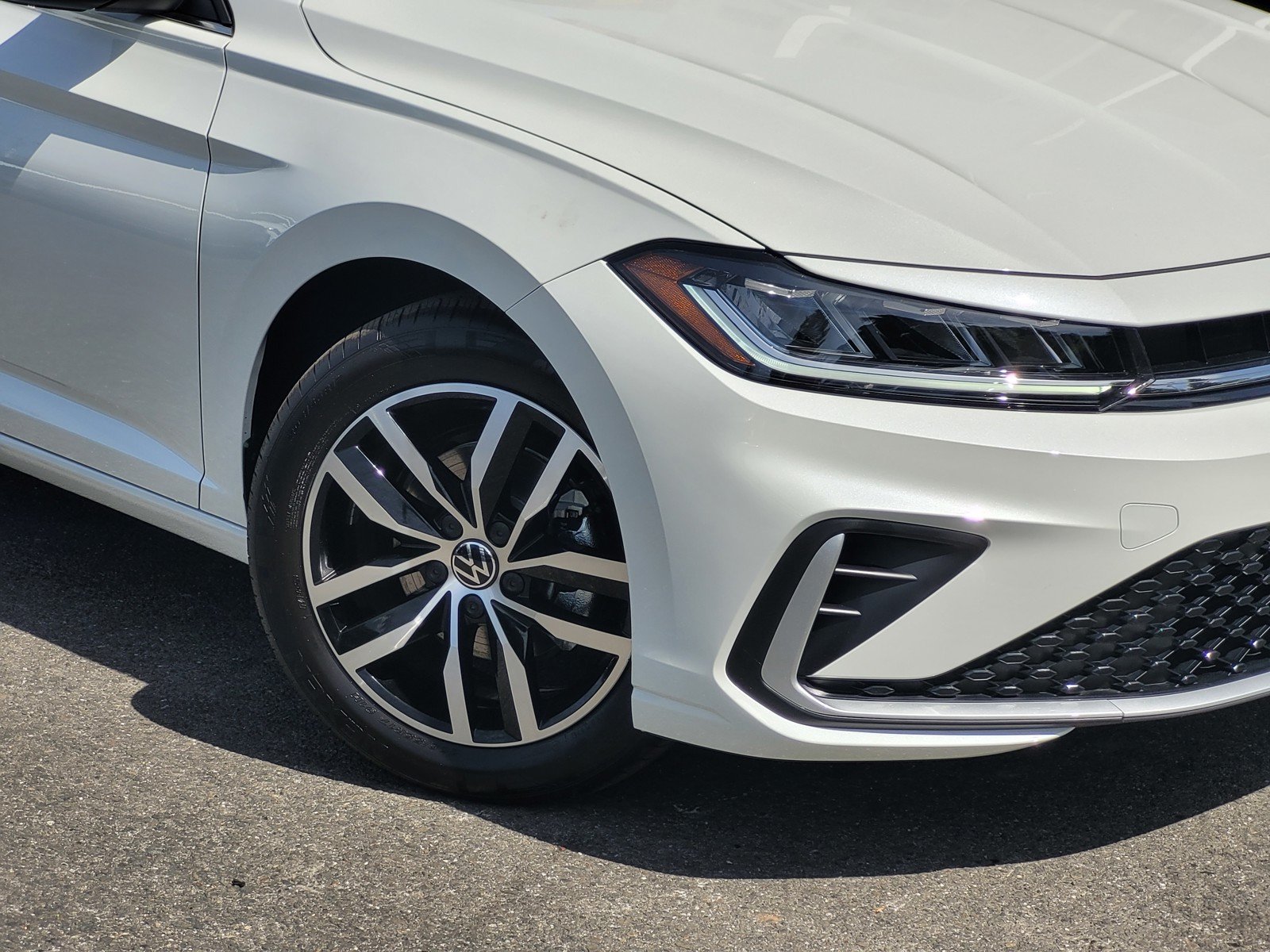 New 2026 White Volkswagen 1.5T SE image 3
