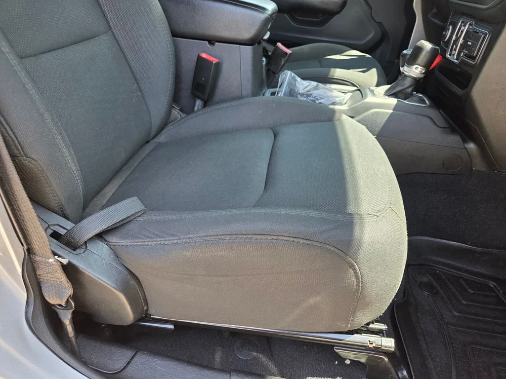 Used 2020 Silver Jeep Sport image 25