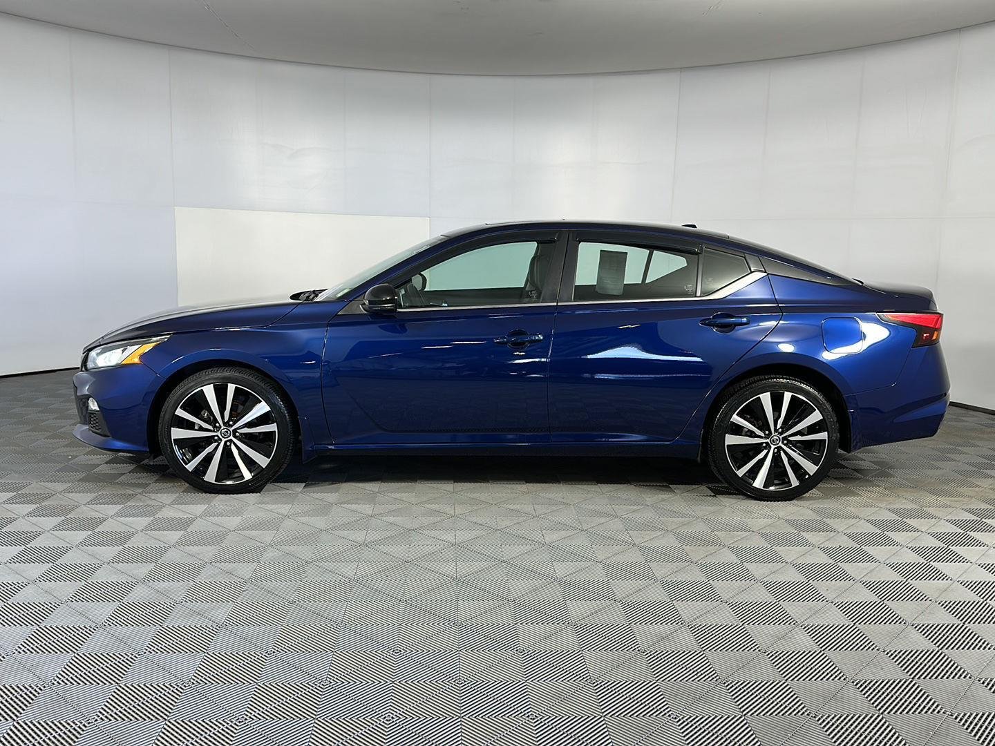 Used 2021 Deep Blue Pearl Nissan 2.5 SR image 8