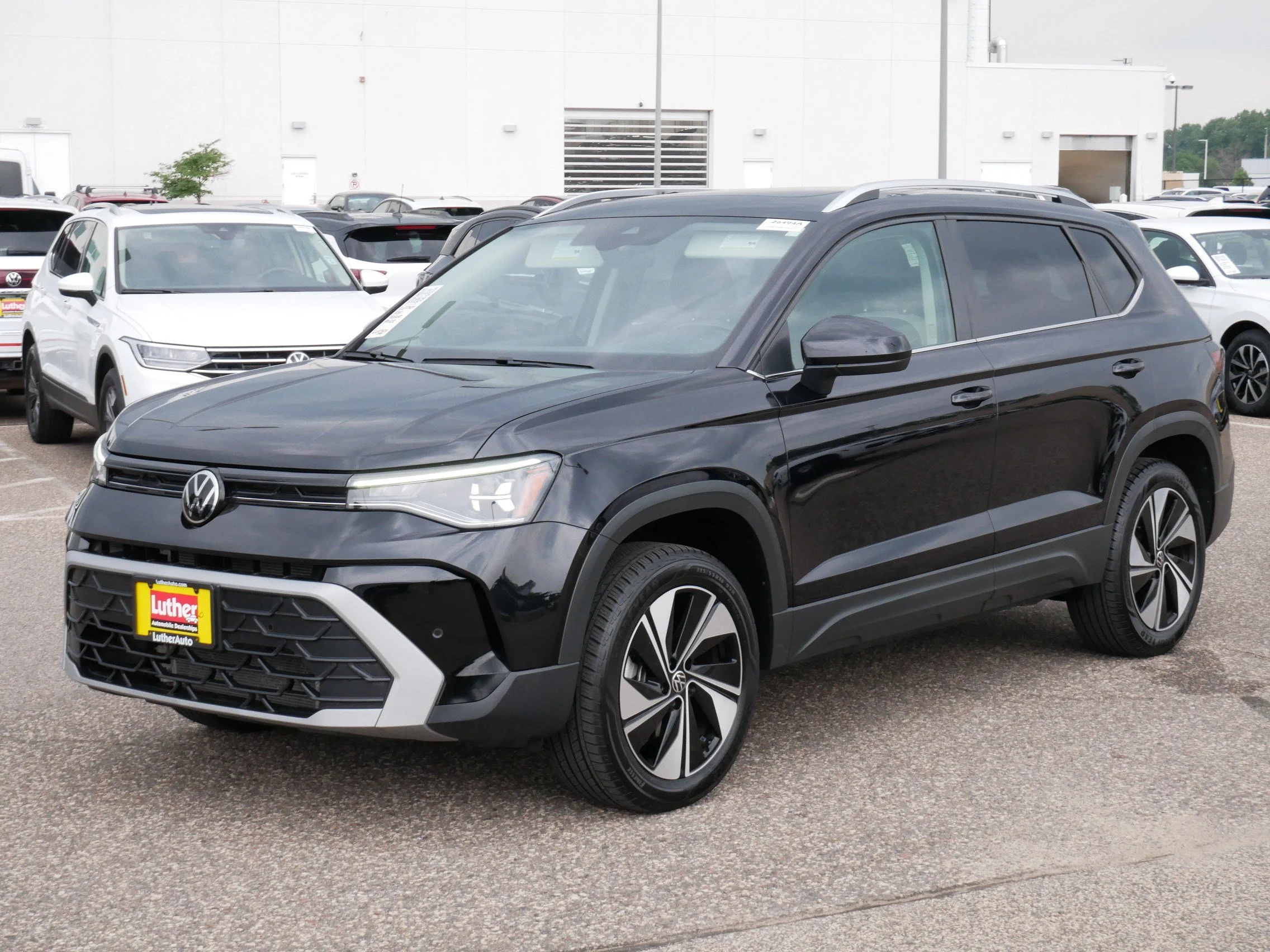 Used 2025 Black Volkswagen SE image 3