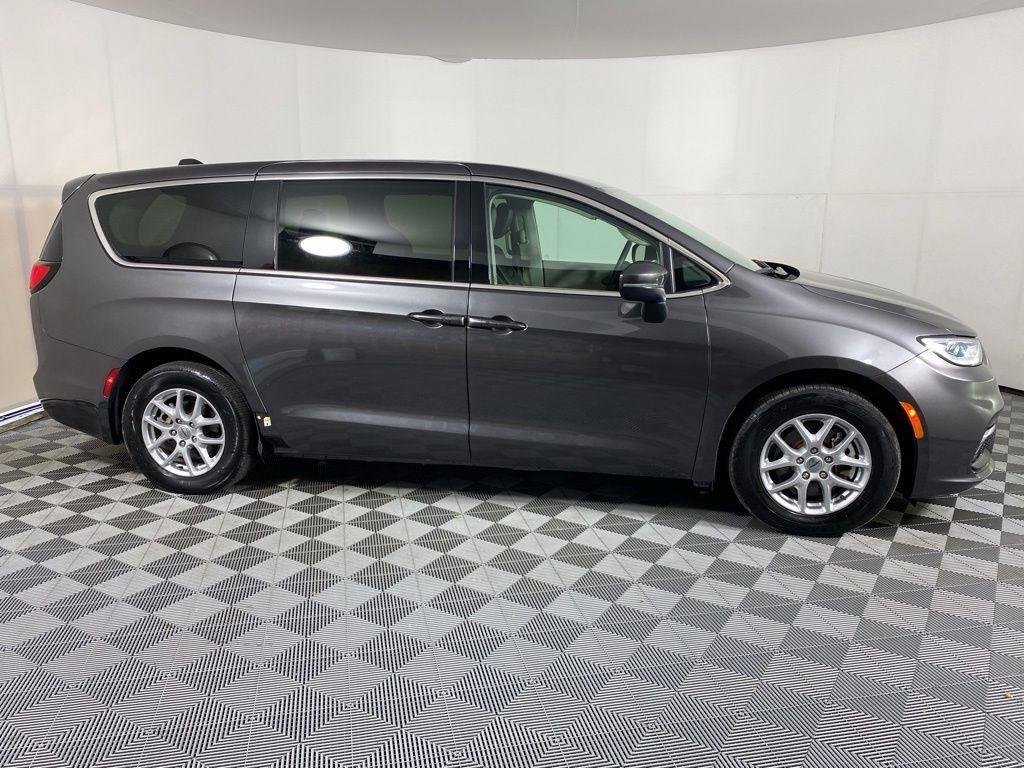 Used 2023 Crystal Metallic Chrysler Touring L image 4