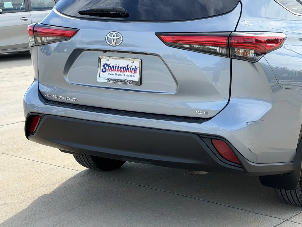 Used 2022  Toyota XLE image 6
