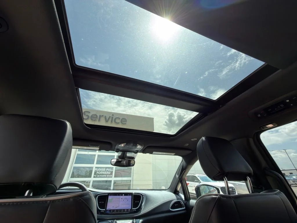Used 2025 White Chrysler Limited image 15