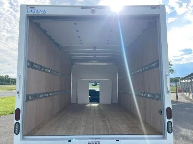 New 2027 Oxford White Ford XL image 21