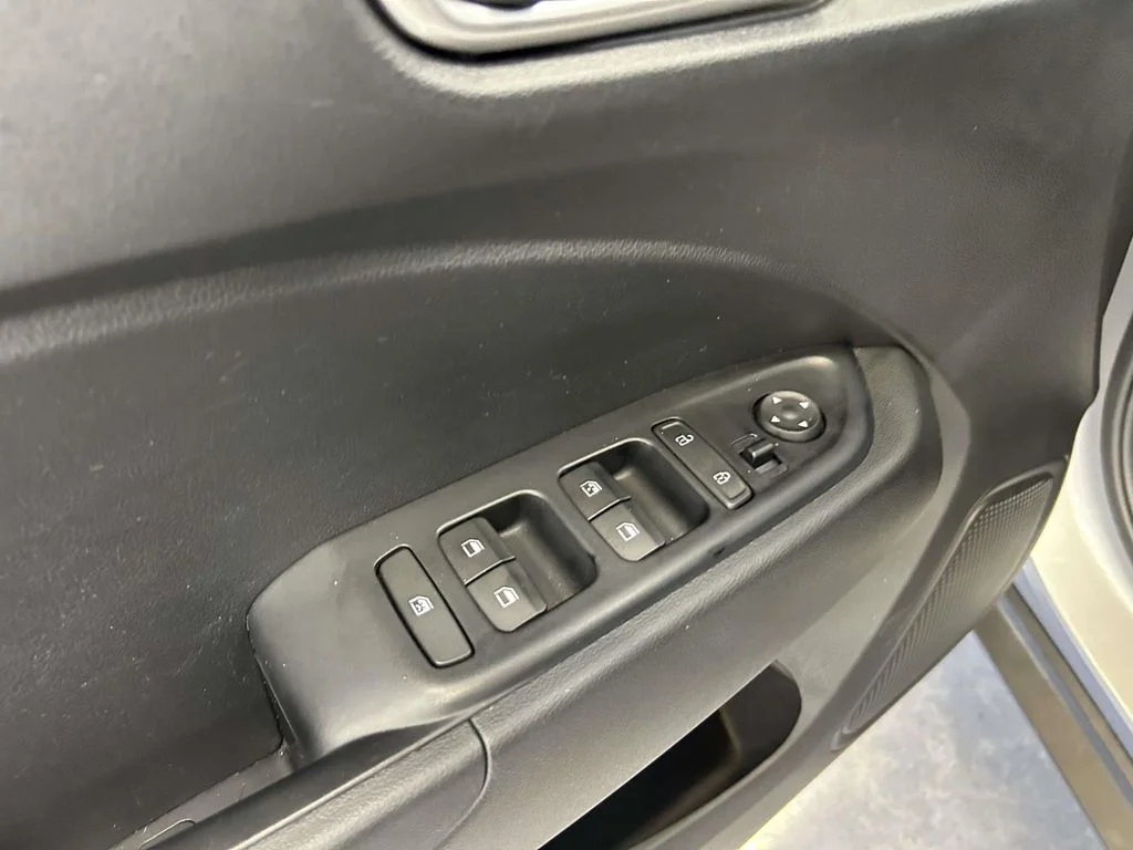Used 2025 Silver Hyundai SEL image 18