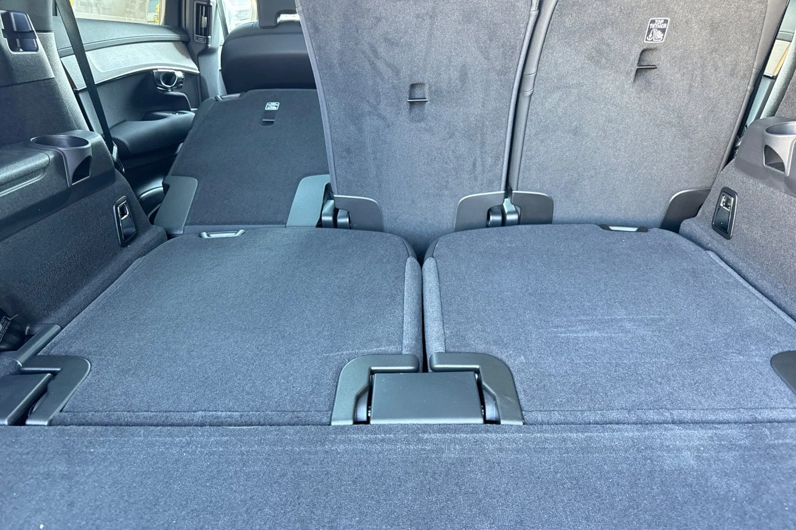 New 2026 Crystal White Volvo T8 Plus 7-Seater image 17