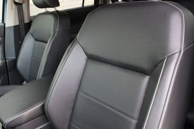 Used 2023 Blue Volkswagen 3.6L V6 SE w/Technology image 5