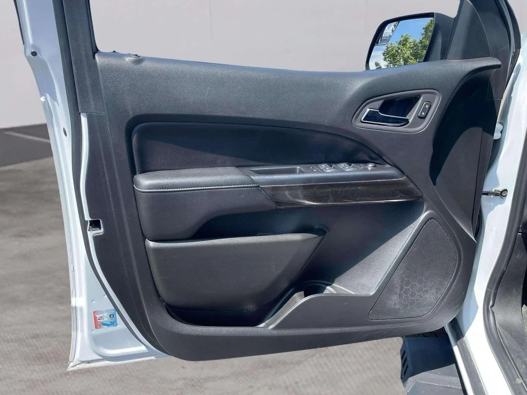 Used 2022 Summit White GMC Elevation image 22