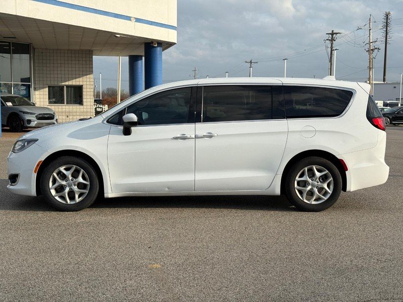 Used 2017 Chrysler Pacifica Touring Plus with VIN 2C4RC1BG6HR824004 for sale in Granite City, IL