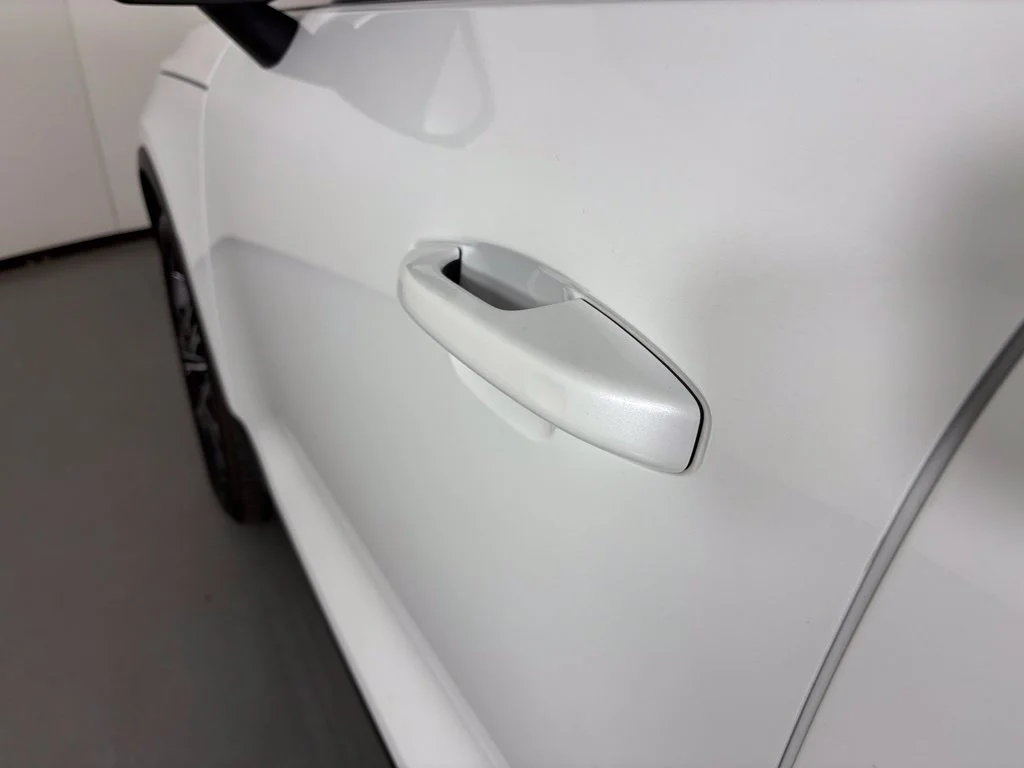 Used 2020 White Volvo T5 Inscription image 11