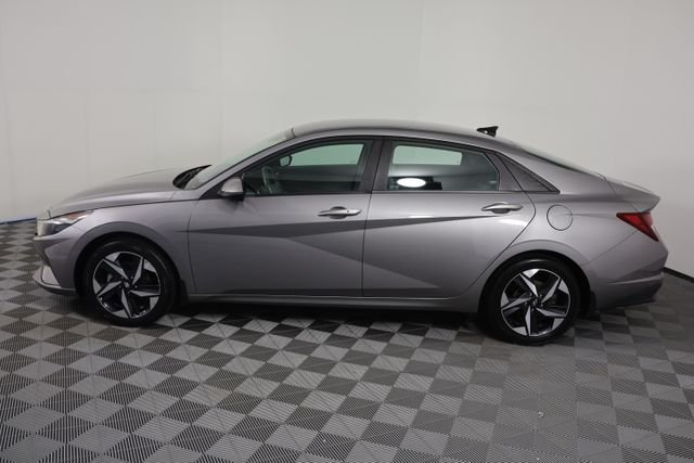 Used 2023 Silver Hyundai SEL image 5