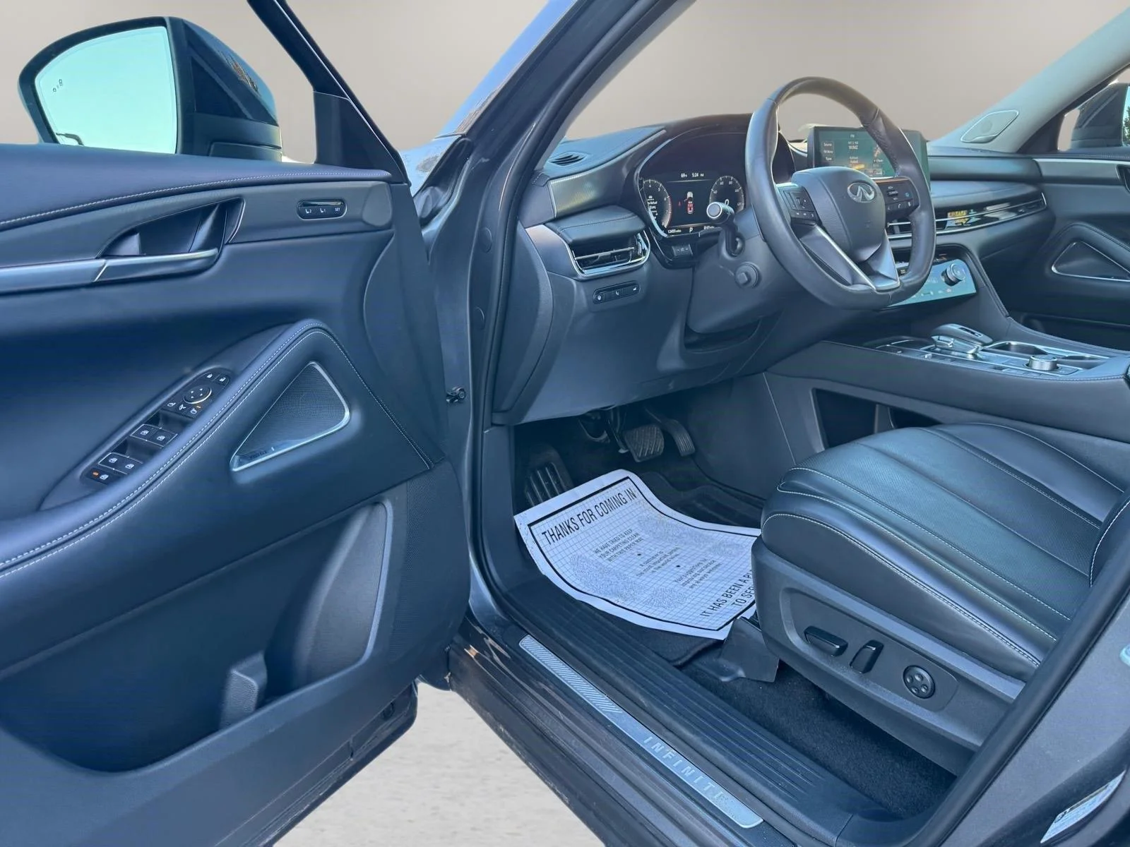 Used 2025 Graphite Shadow INFINITI LUXE image 18