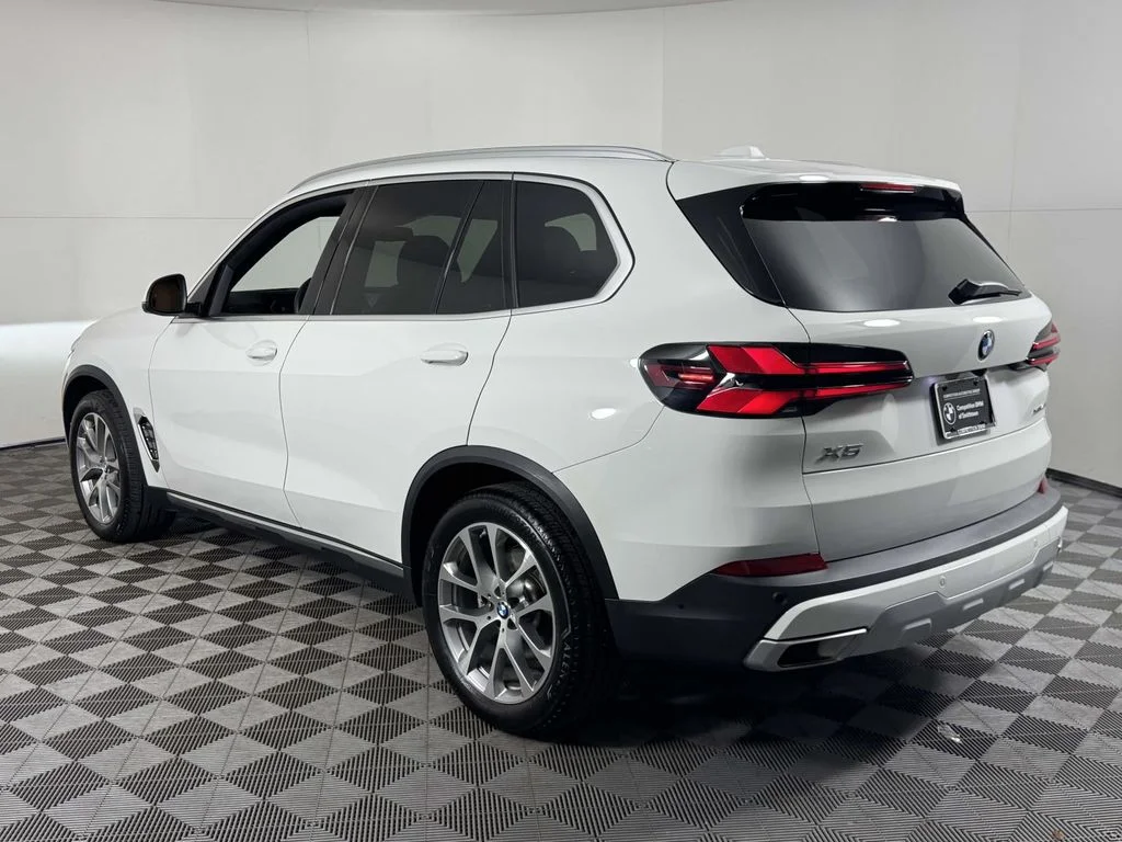 Used 2026 White BMW xDrive40i image 8