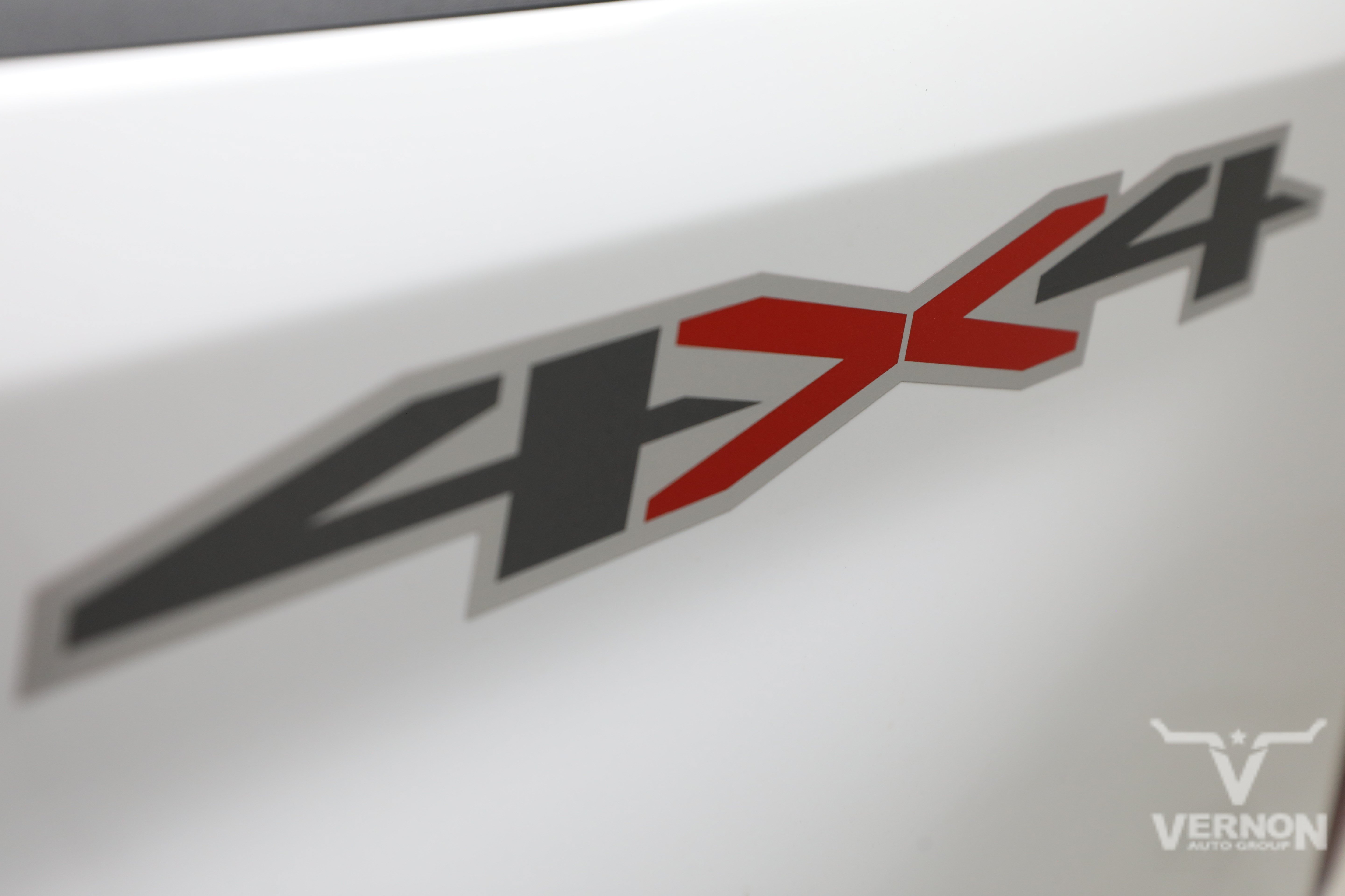 New 2026 Summit White Chevrolet N image 38