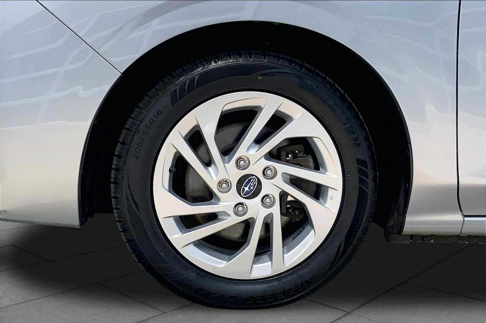 Certified Used 2024 Ice Silver Metallic Subaru  image 11