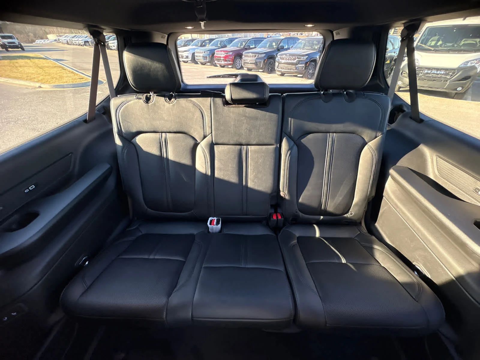 New 2026 Bright White Clear-Coat Exterior Paint Jeep Limited Altitude image 18