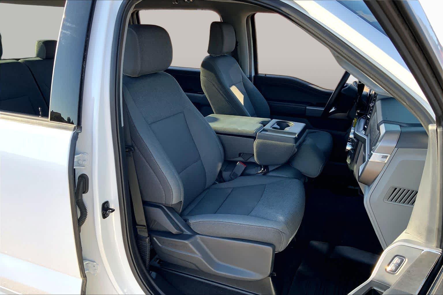 Used 2025 Oxford White Ford XLT image 9