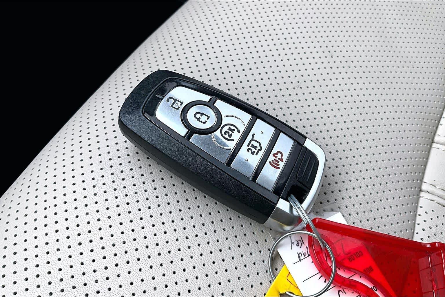Used 2023 Star White Metallic Tri-Coat Ford Platinum image 30