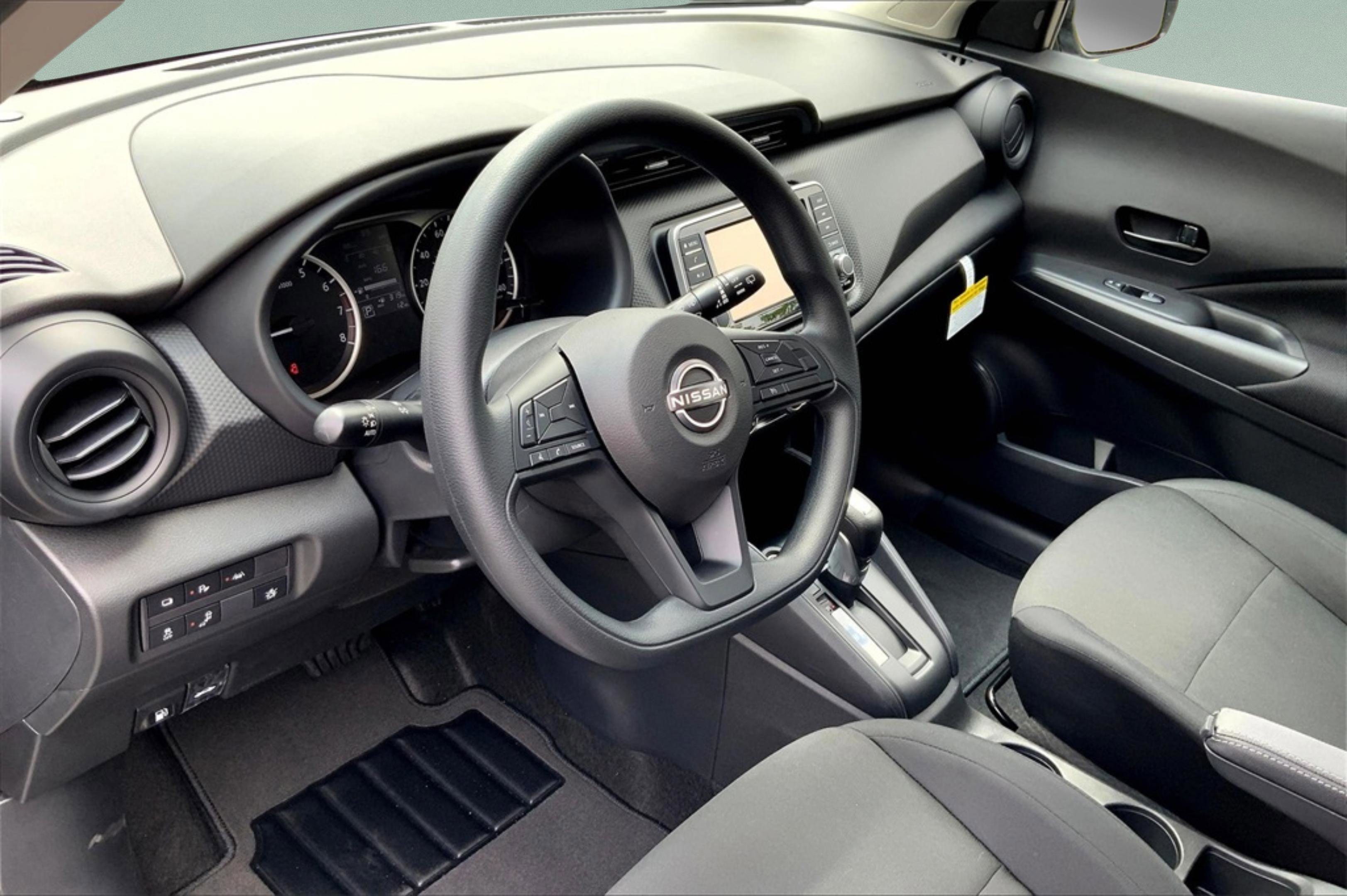 2025 Nissan KICKS PLAY Base - Photo 6