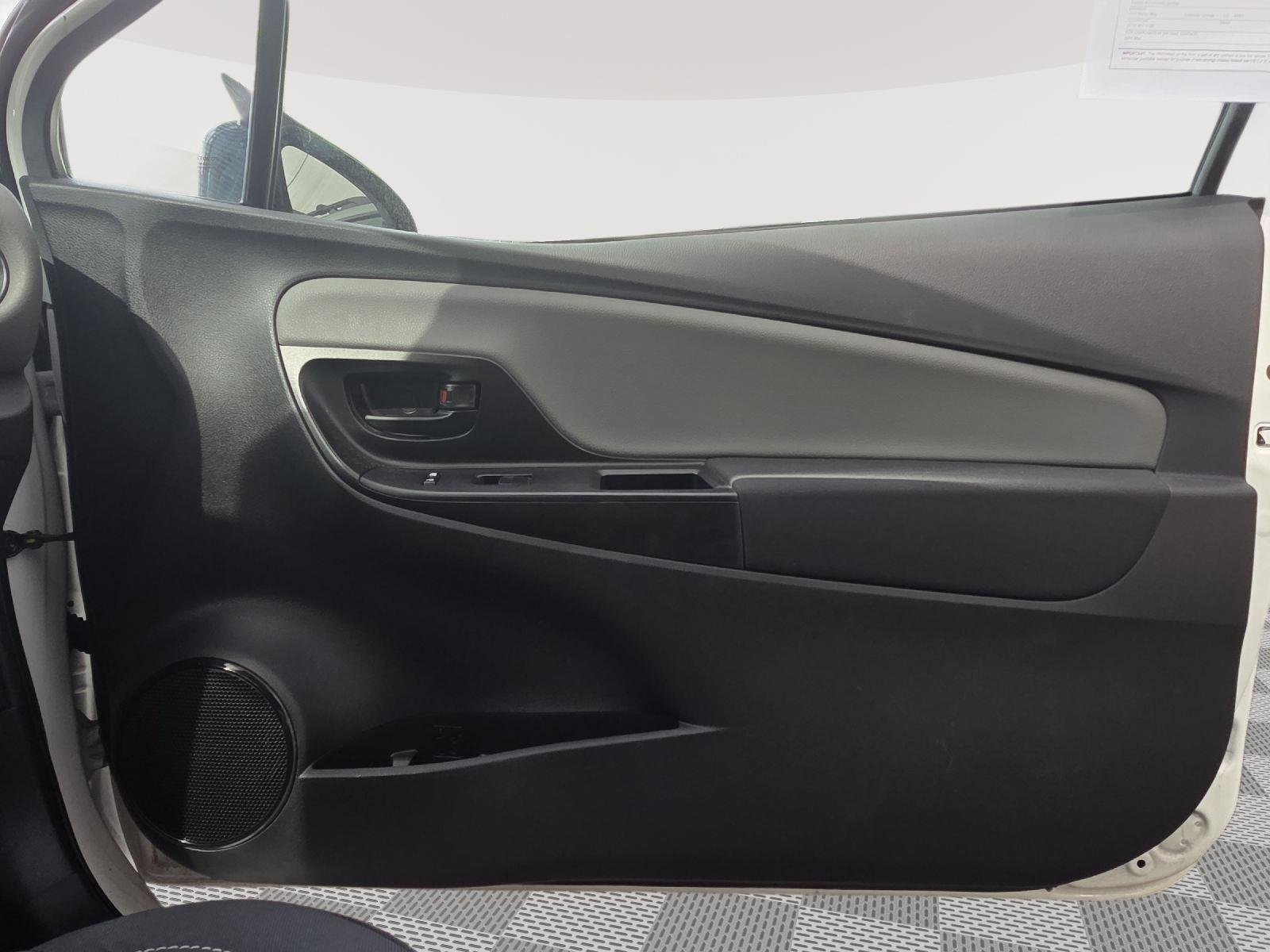 Used 2018 Ice Cap Toyota L image 19