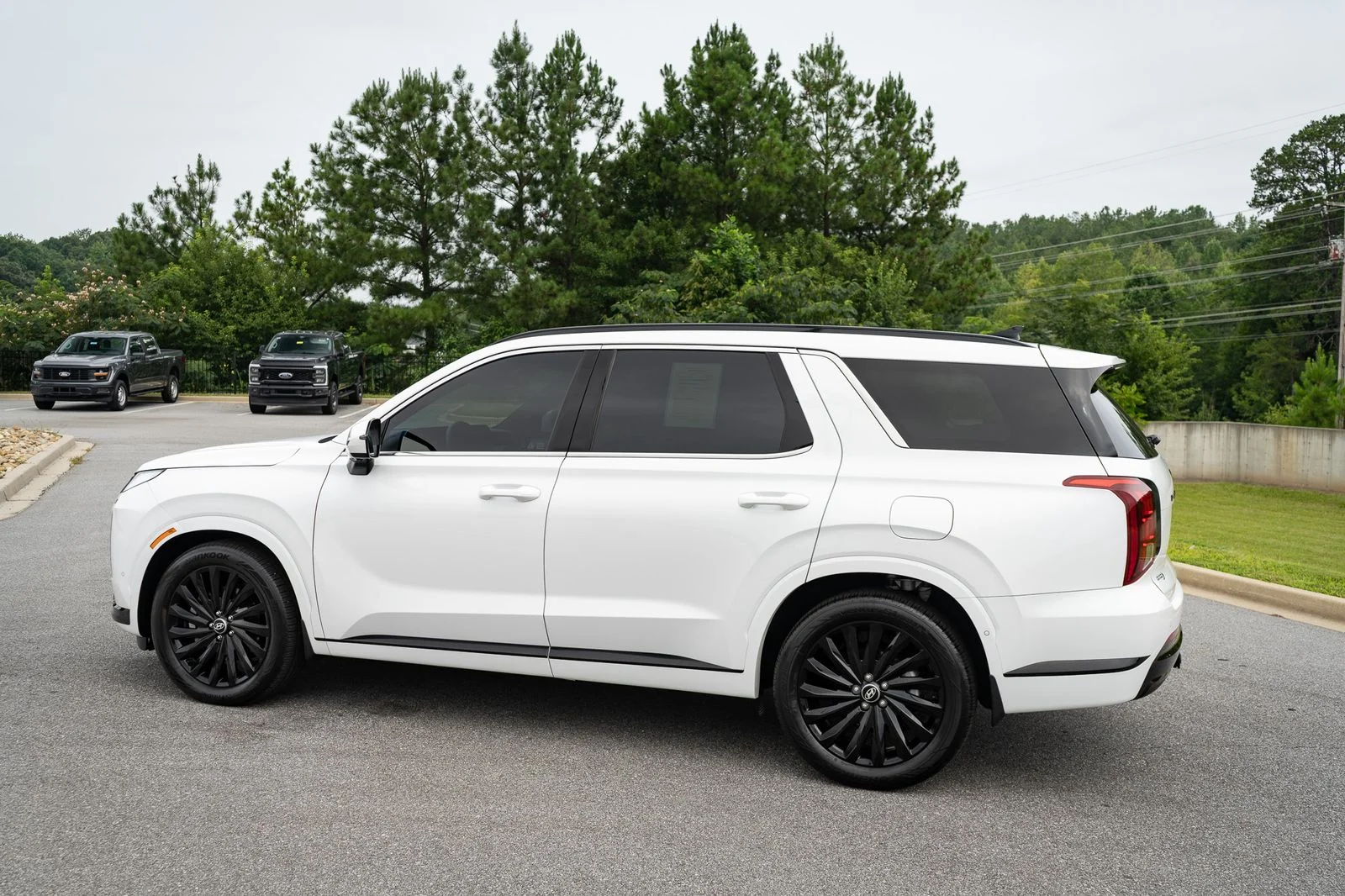 Used 2025 White Hyundai Calligraphy Night Edition image 7