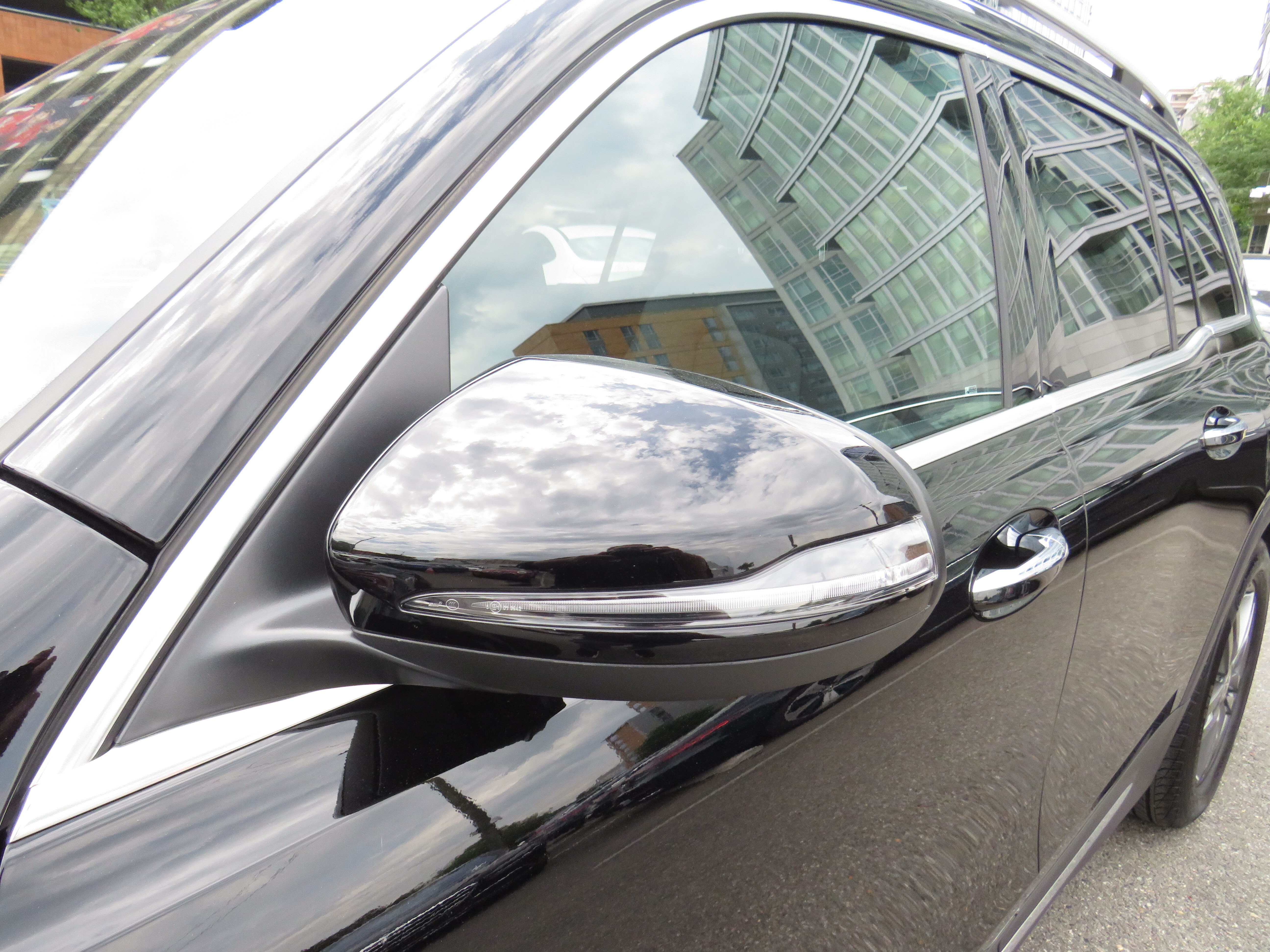 Used 2026 Night Black Mercedes-Benz GLB 250 4MATIC® image 25