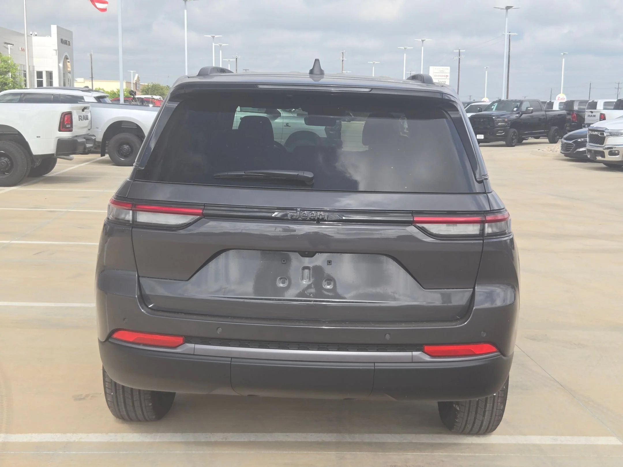 New 2026 Baltic Gray Metallic Clearcoat Jeep Laredo Altitude image 4