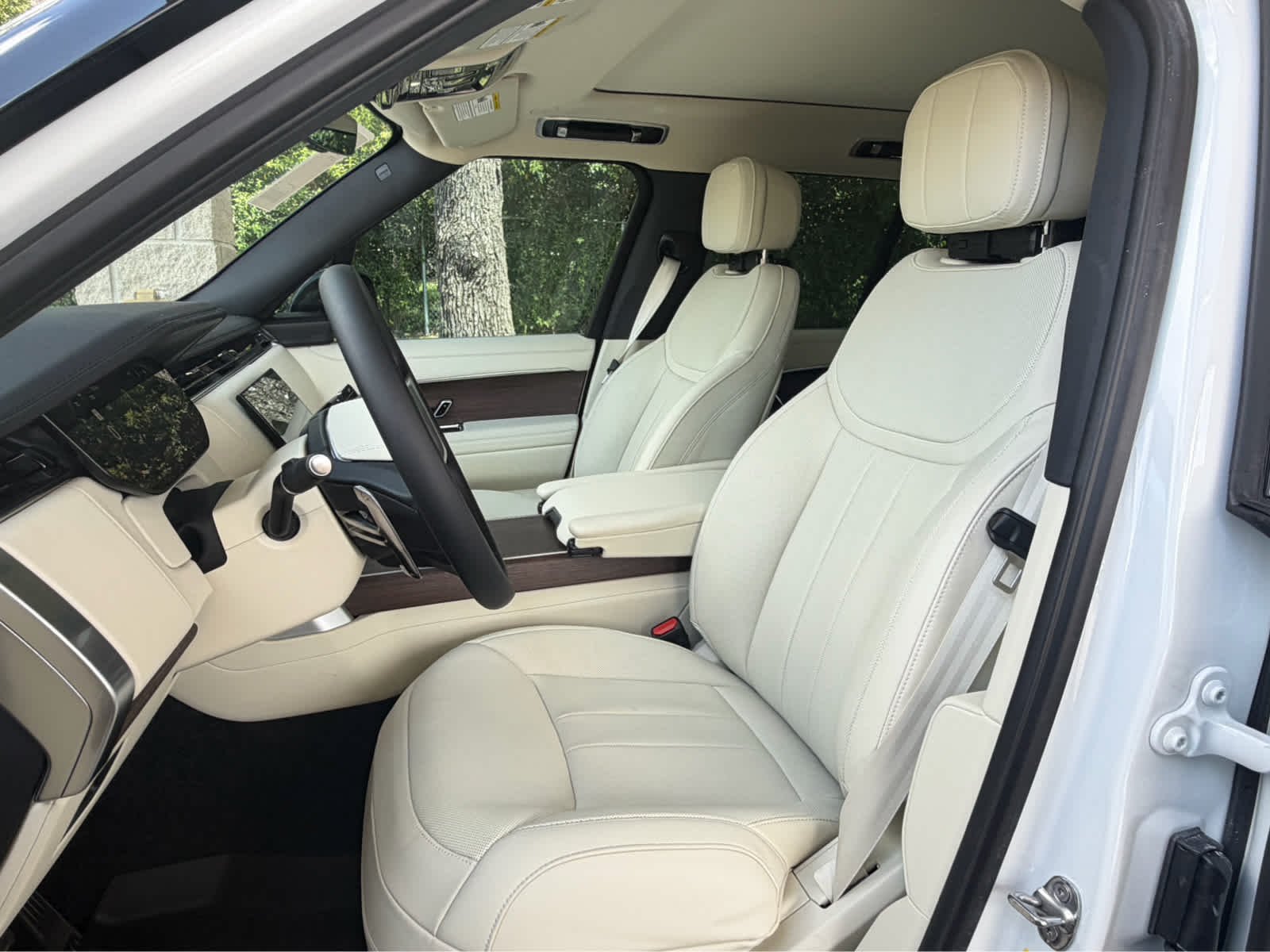 New 2026 Fuji White Land Rover SE image 10