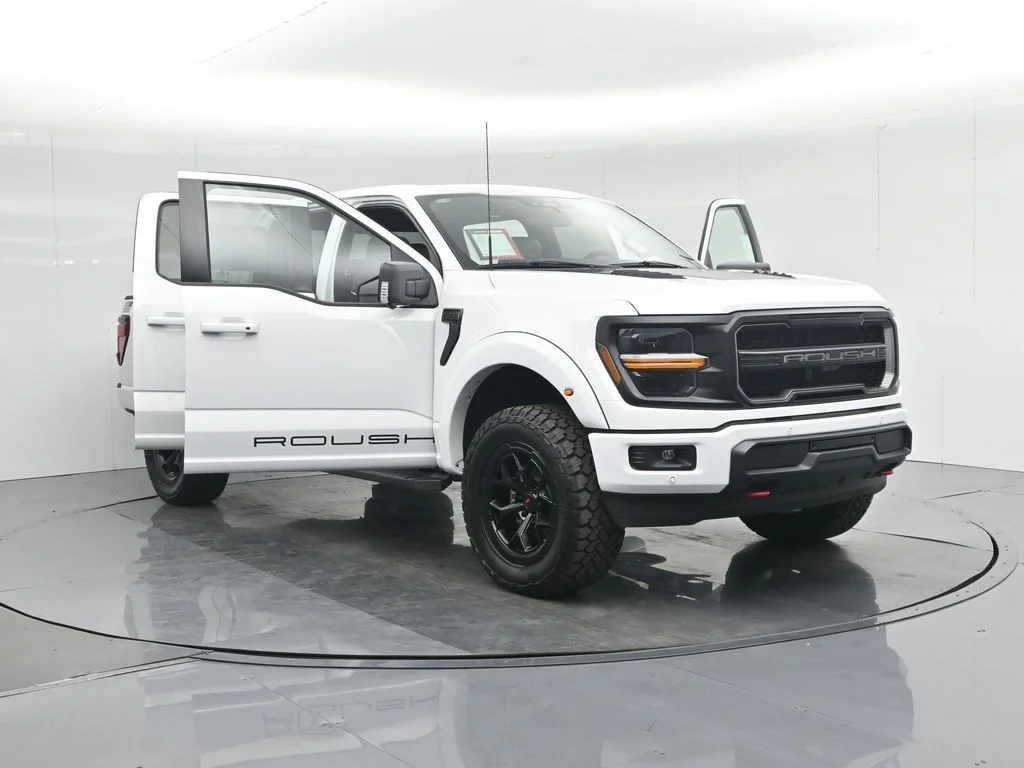 New 2025 Oxford White Ford XLT image 36