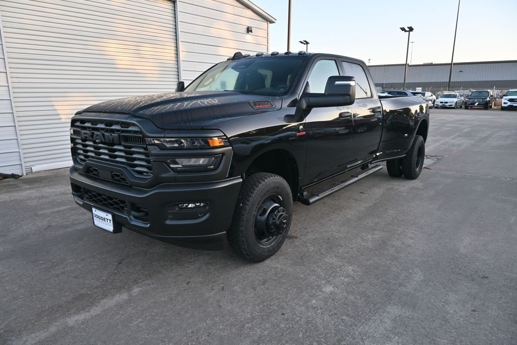 New 2026 Diamond Black Crystal Pearl-Coat Exterior Paint RAM Tradesman image 34