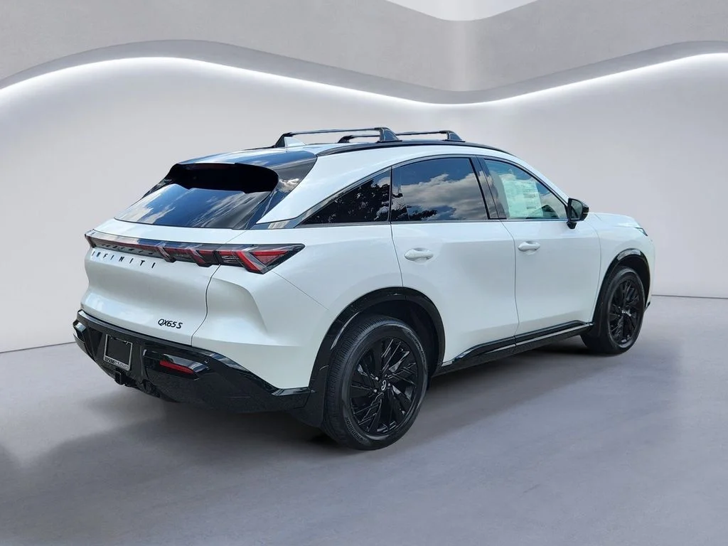 New 2027 RADIANT WHITE INFINITI Sport AWD image 4