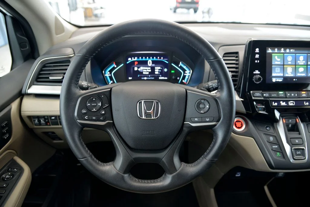 Used 2023 White Honda EX-L image 18