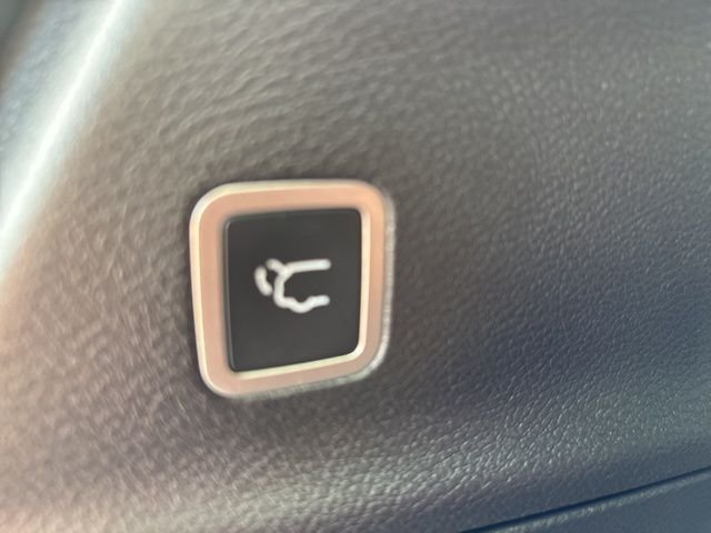 2026 Chrysler Pacifica Select - Photo 18