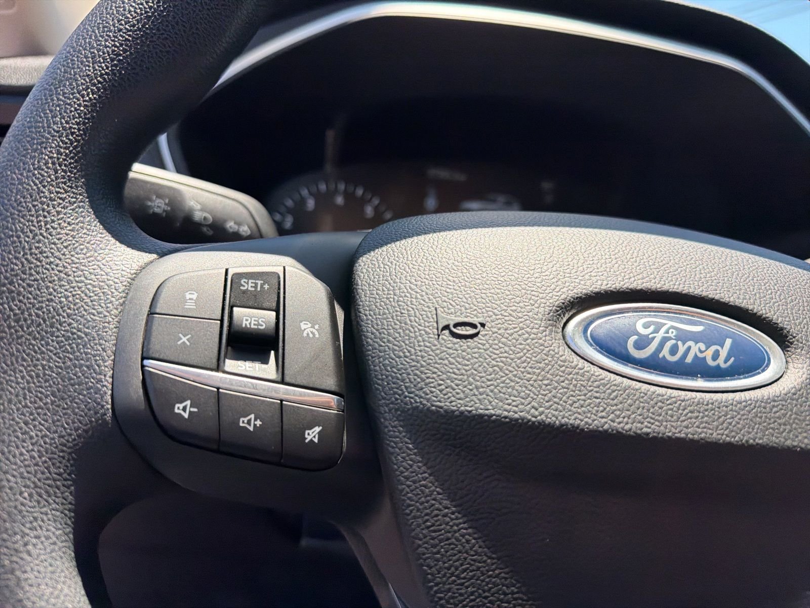 Used 2020 Green Ford SE image 17