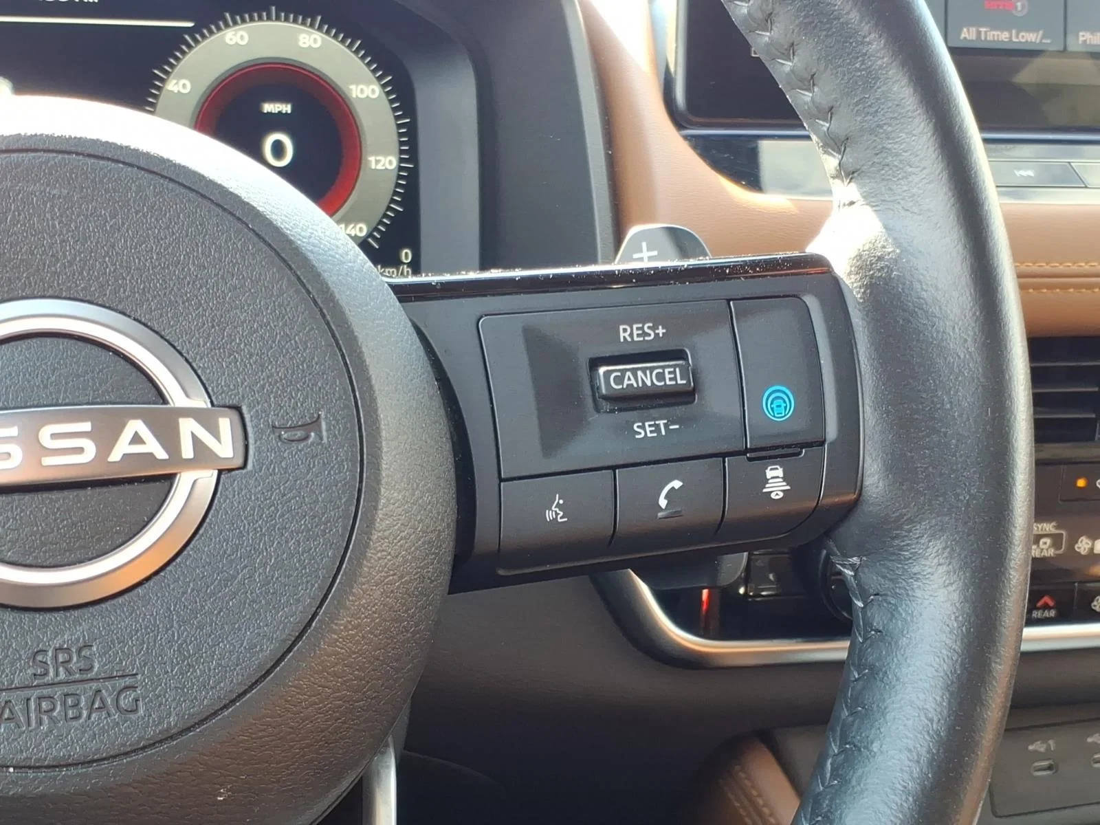 Used 2024 Everest White Pearl/Super Black Nissan Platinum image 28