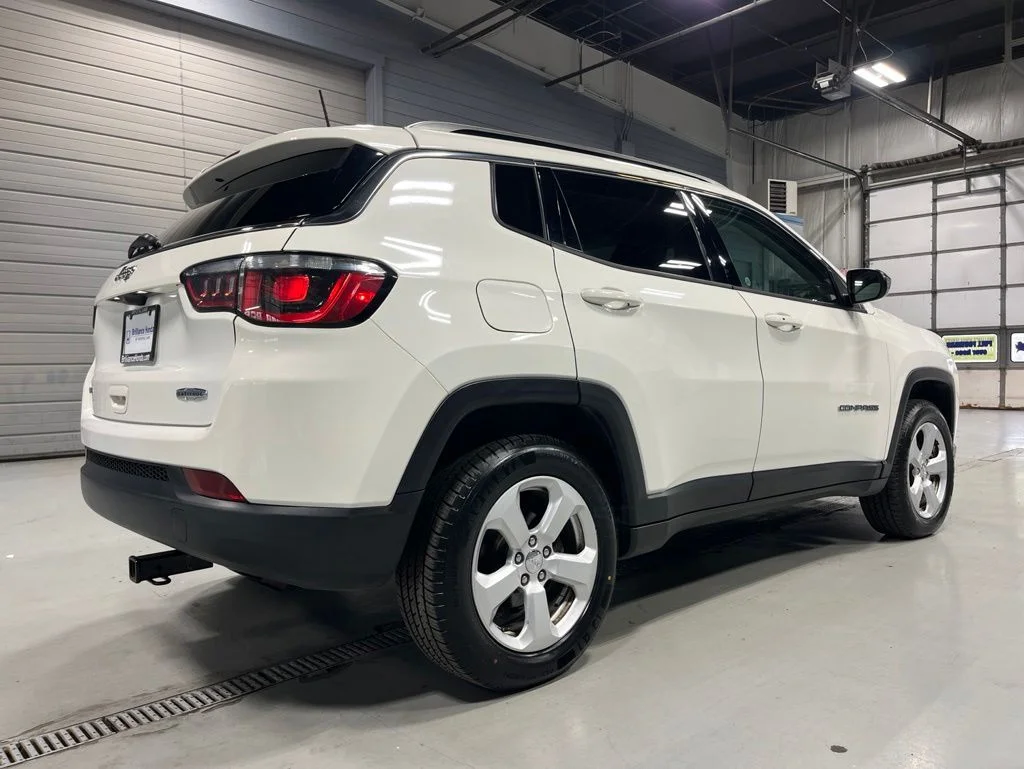 Used 2019 White Clearcoat Jeep Latitude image 6