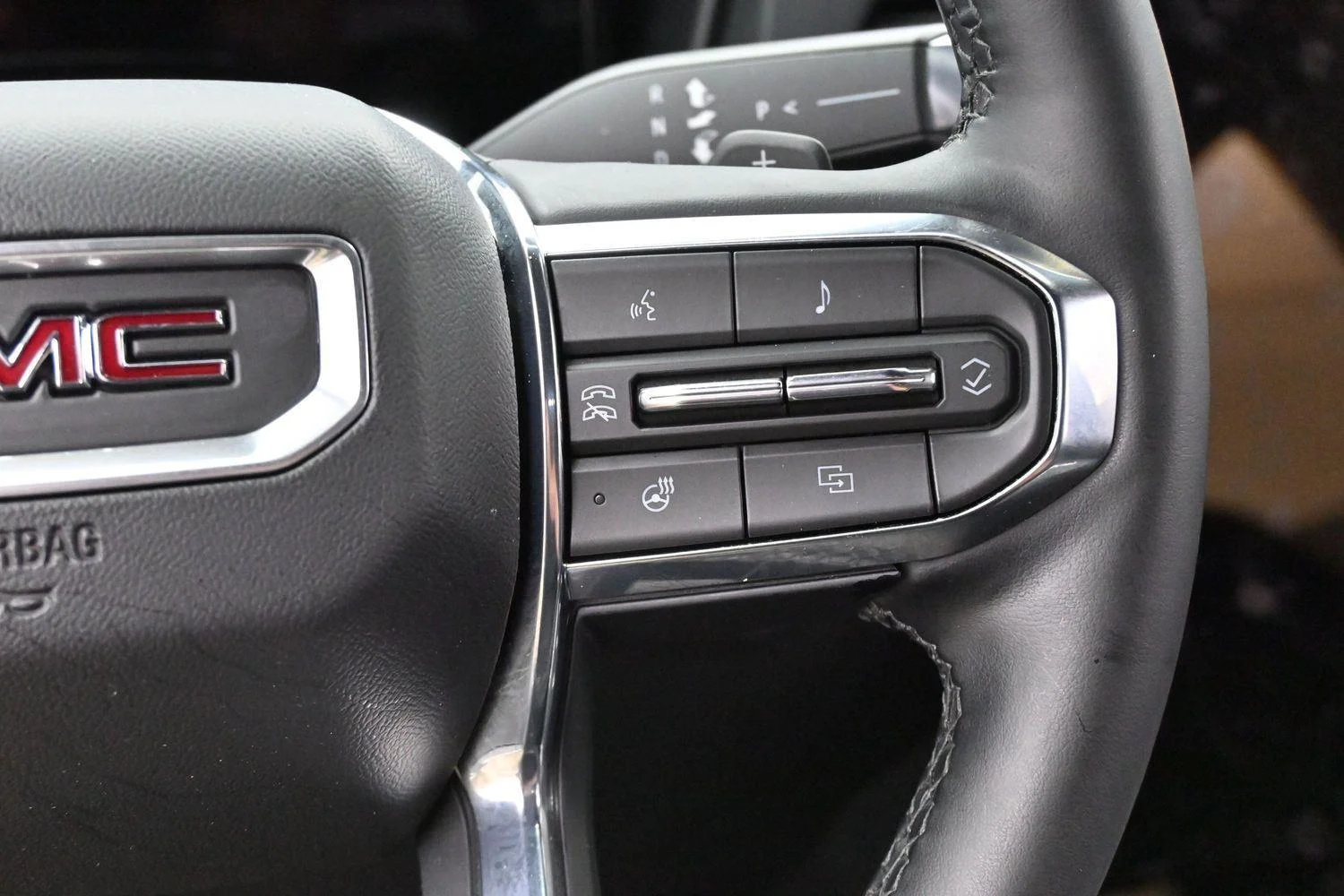 Used 2025 Ebony Twilight Metallic GMC Elevation image 18