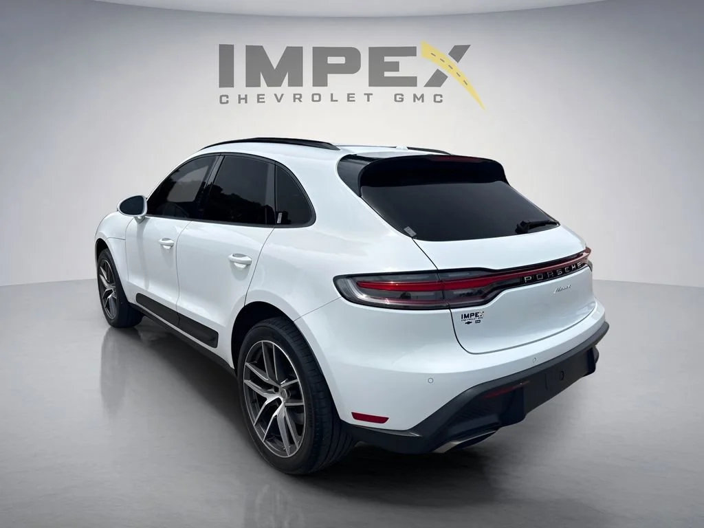 Used 2024  Porsche  image 3