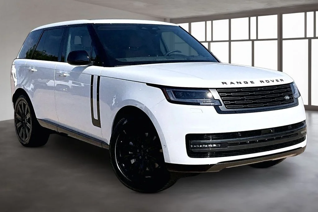 New 2026 White Land Rover SE image 2
