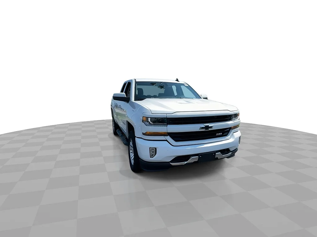 Used 2019 Summit White Chevrolet LT image 4