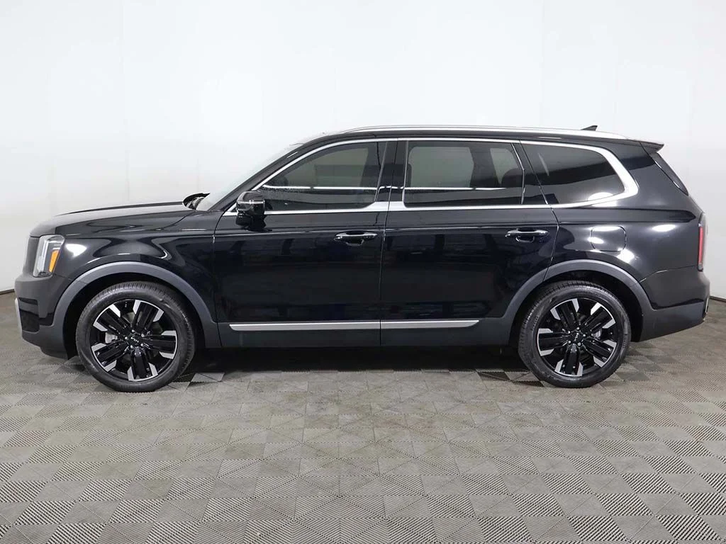 Used 2024 Black Kia SX image 19