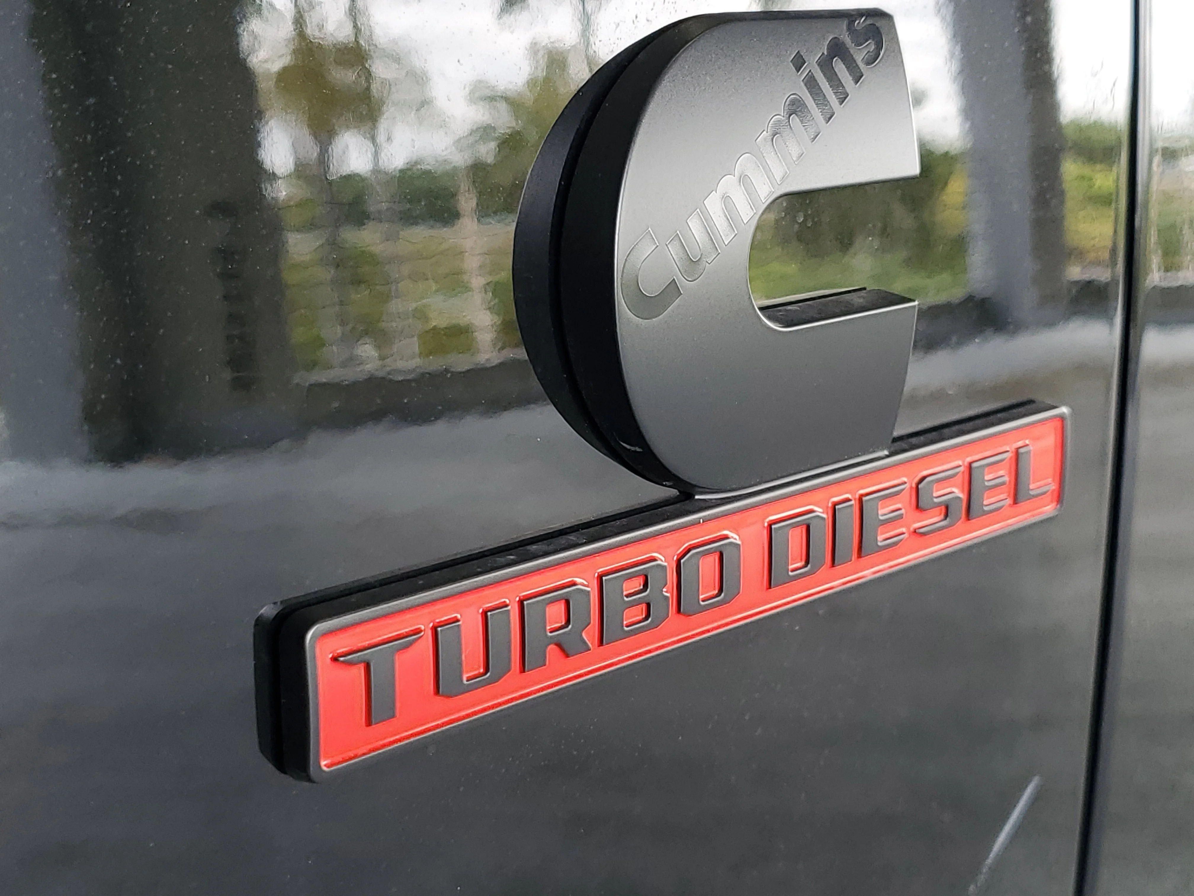 New 2026 Diamond Black Crystal Pearl-Coat Exterior Paint RAM Laramie image 4
